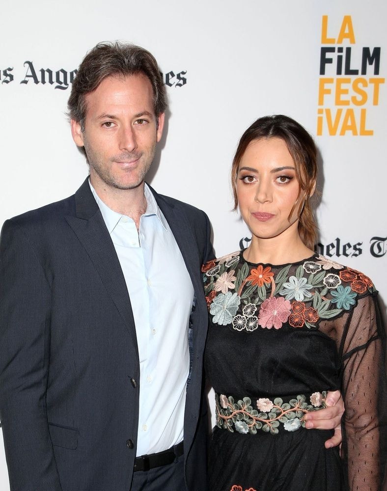 Aubrey Plaza (« The White Lotus ») : son mari, le réalisateur Jeff Baena, s’est suicidé