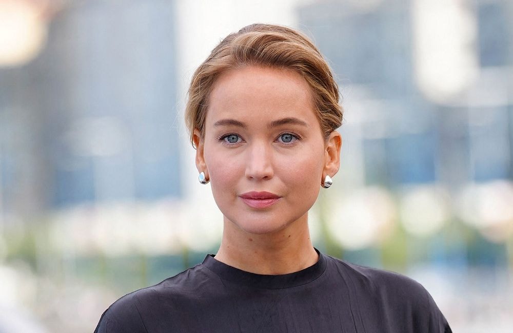 Transformation express : la nouvelle frange de Jennifer Lawrence fait sensation