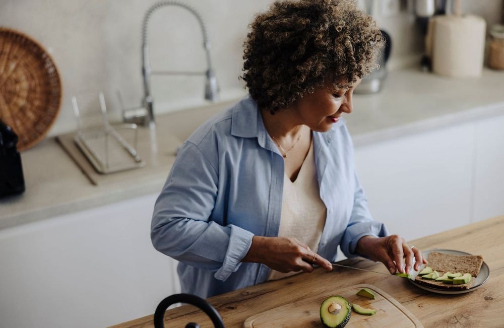 Vous déjeunez tard ? Selon la science, l’heure du petit-déj pourrait influencer la longévité