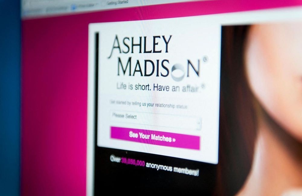 Série Netflix sur le scandale Ashley Madison : les youtubeurs Nia et Sam sont-ils toujours ensemble ?