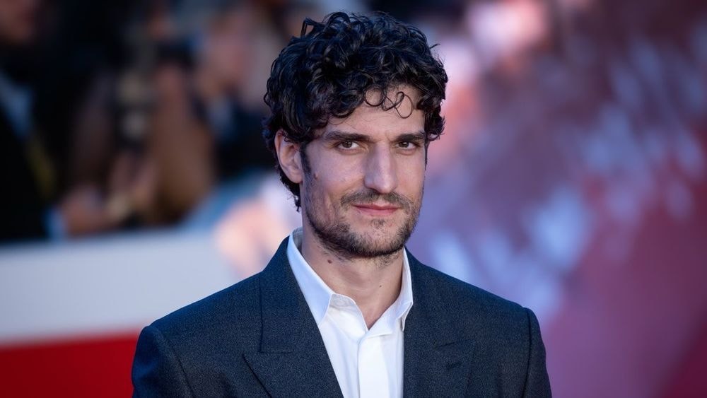 Louis Garrel "catastrophé" : un proche derrière les barreaux pour une sombre affaire de drogue