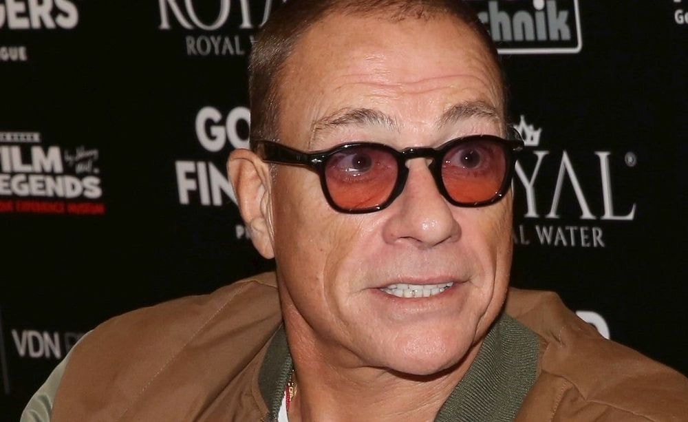 Jean-Claude Van Damme au cœur d’une affaire troublante à Cannes impliquant cinq femmes victimes de traite