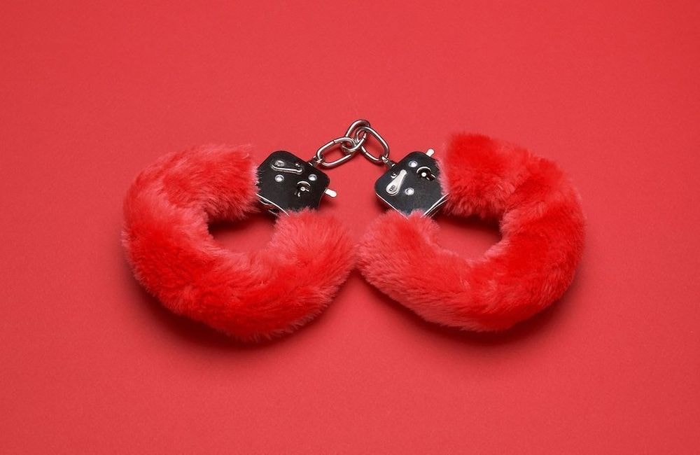 BDSM : un fantasme majoritairement masculin ? Ce que révèle l’écart entre hommes et femmes sur nos rapports