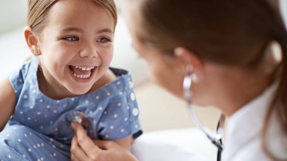 Impôts 2025 : « Puis-je déduire de mes revenus les cotisations versées à la mutuelle pour mon enfant ? »