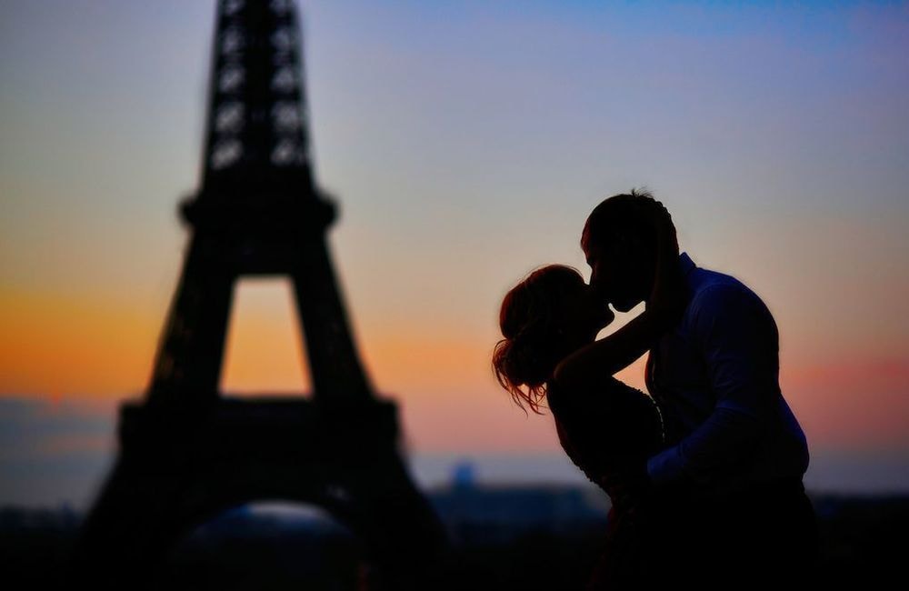 Le français perd sa première place de la langue la plus sexy, qui la détrône ?