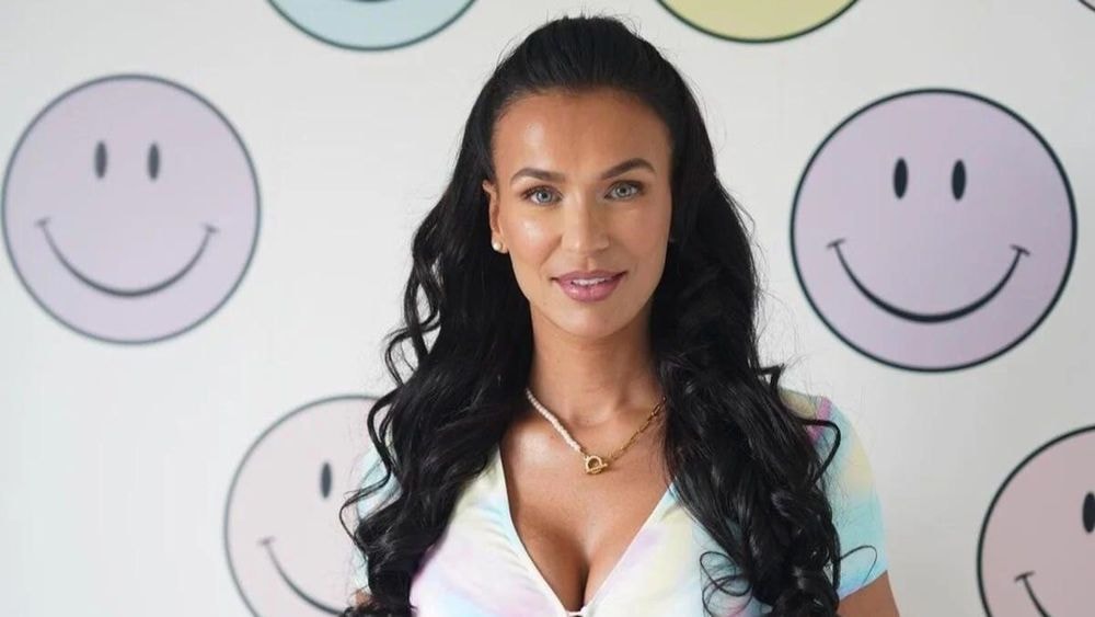 Julie Ricci de nouveau célibataire, elle tacle Nikola Lozina : "Je suis très bien comme ça...