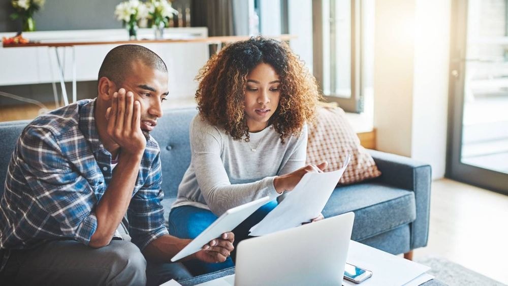 Plus de 120 euros par mois : comment réduire le coût affolant des assurances pour les étudiants ?