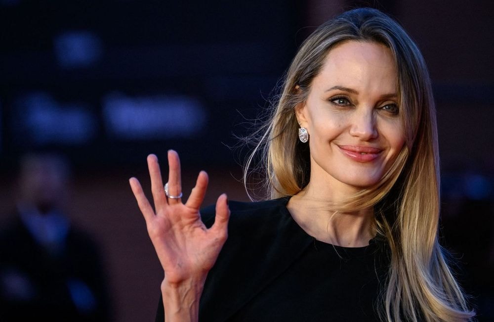 Angelina Jolie dévoile pour la première fois la cicatrice de sa double mastectomie