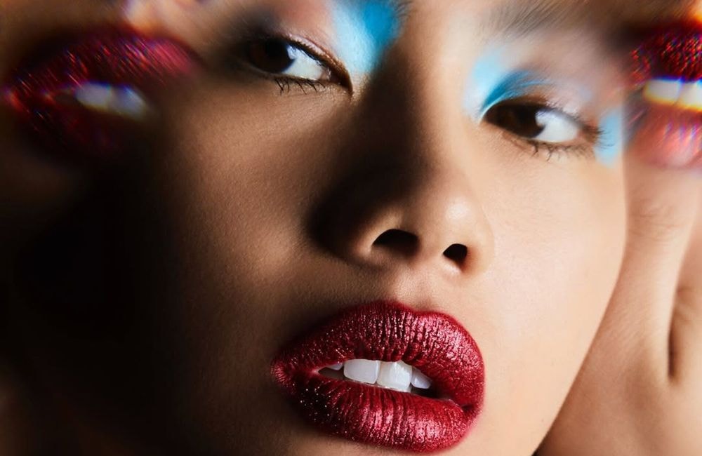 Adieu le « clean look », les lèvres disco font leur grand retour