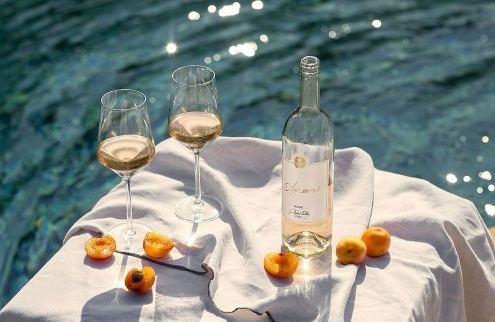 Découvrez le vin rosé de la nouvelle collection estivale de Meghan Markle