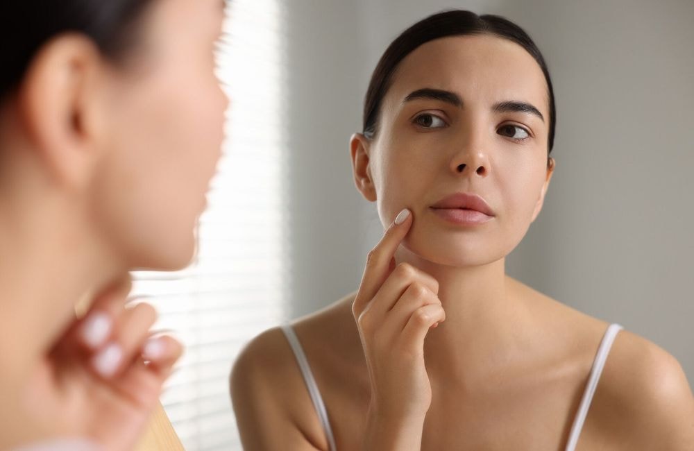 Barrière cutanée fragilisée : une dermatologue alerte sur deux habitudes néfastes