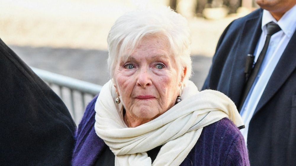 Line Renaud (97 ans) trompée par une femme : "Je voyais mon futur avec elle...", cette "mythomane" en voulait à sa fortune
