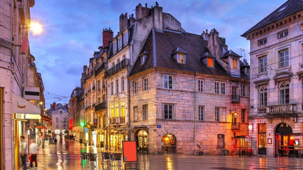 Immobilier à Besançon : découvrez les prix à l'achat et à la location en novembre 2024