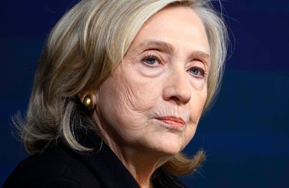 Affaire Epstein : les images d'Hillary Clinton quittant la salle de son audition en furie dévoilées