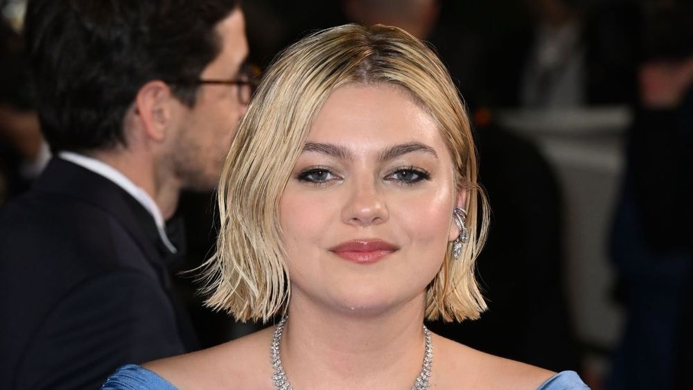 À 27 ans, Louane sans gêne sur ce moment intime : "Arrachage de culotte...