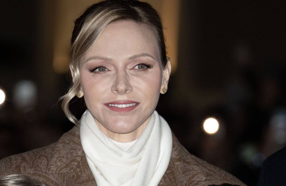 Charlène de Monaco adopte le carré long le plus élégant de l’hiver