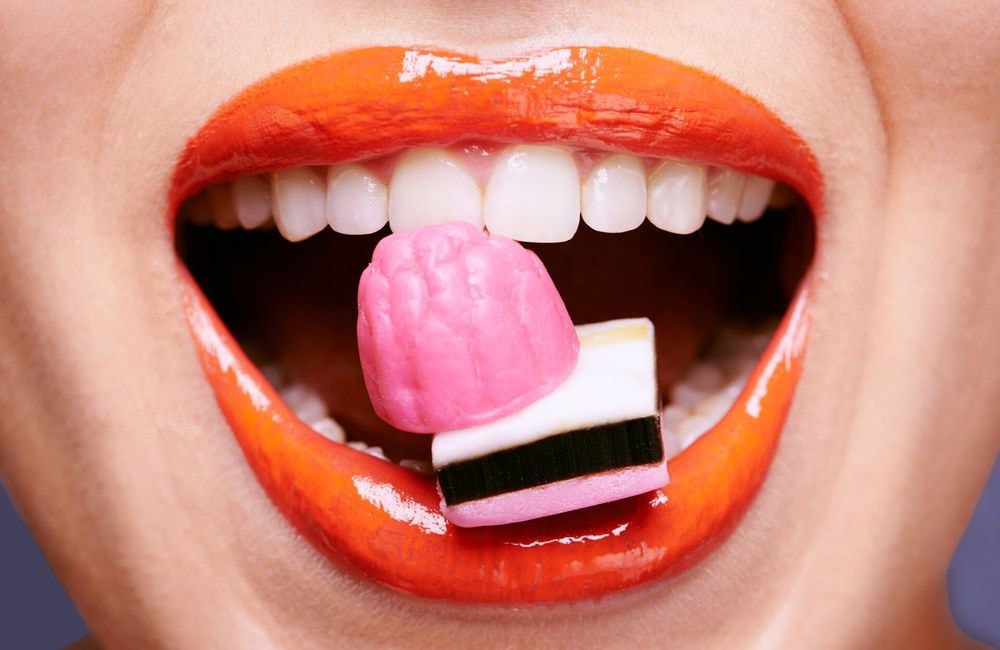 Une envie de sucre irrépressible ? Voici les 4 causes principales, selon les experts