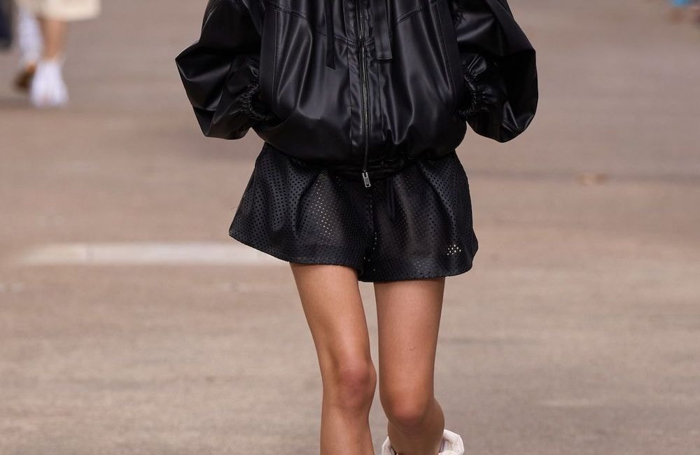 Du streetwear au podium : le track short devient la star de l'été 2025