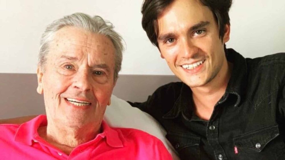Mort d'Alain Delon : son fils Alain-Fabien Delon dévoile des photos un mois après son décès, un détail saute aux yeux