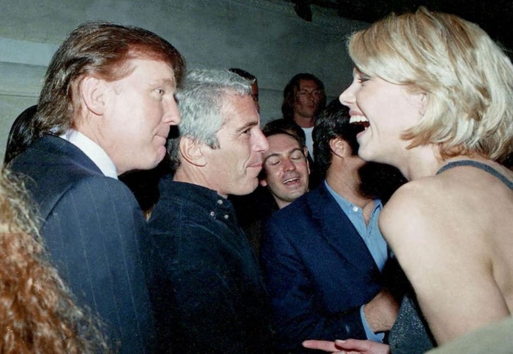 Jeffrey Esptein : de nouvelles photos compromettantes avec Donald Trump et Bill Clinton dévoilées