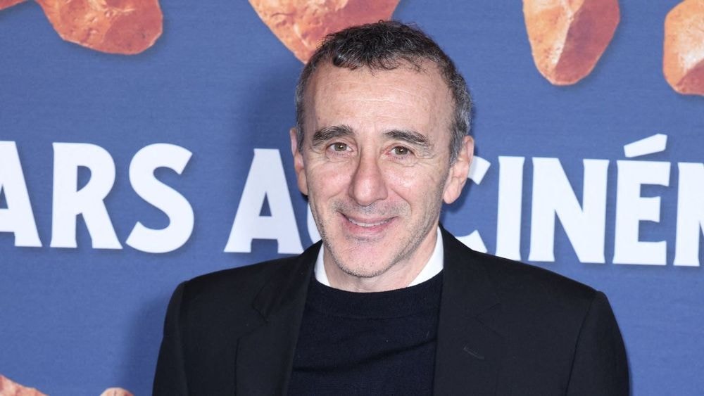 "Elle m’a demandé si j’allais jouer au basket !" : Elie Semoun raconte la scène qui l’a "remis à sa place" dans un train