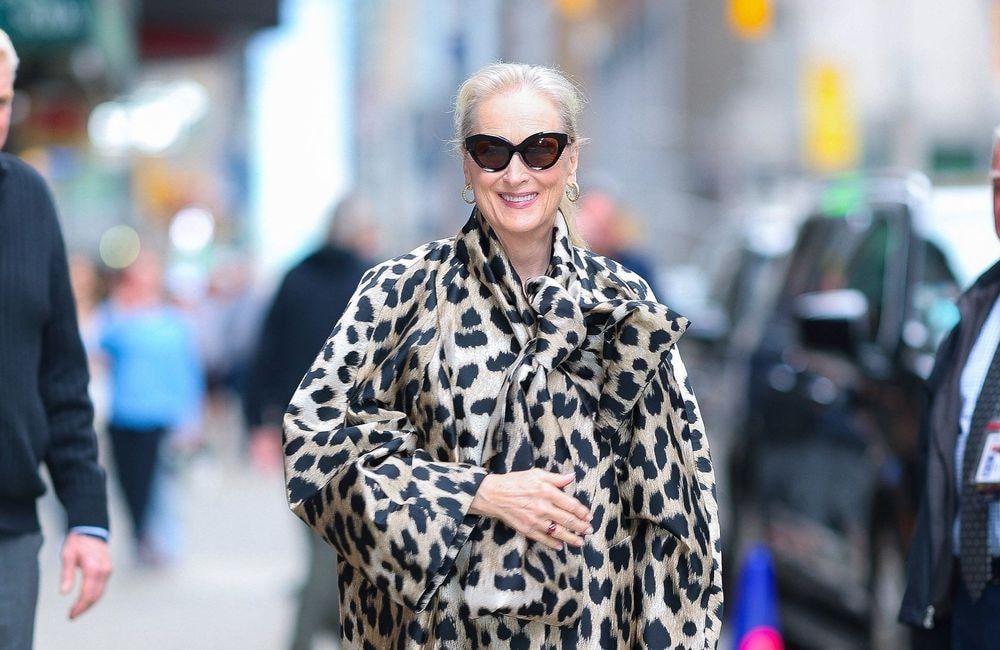 Meryl Streep fait sensation à Tokyo en tailleur-jupe Chanel, à la première de « Diable s’habille en Prada 2 »