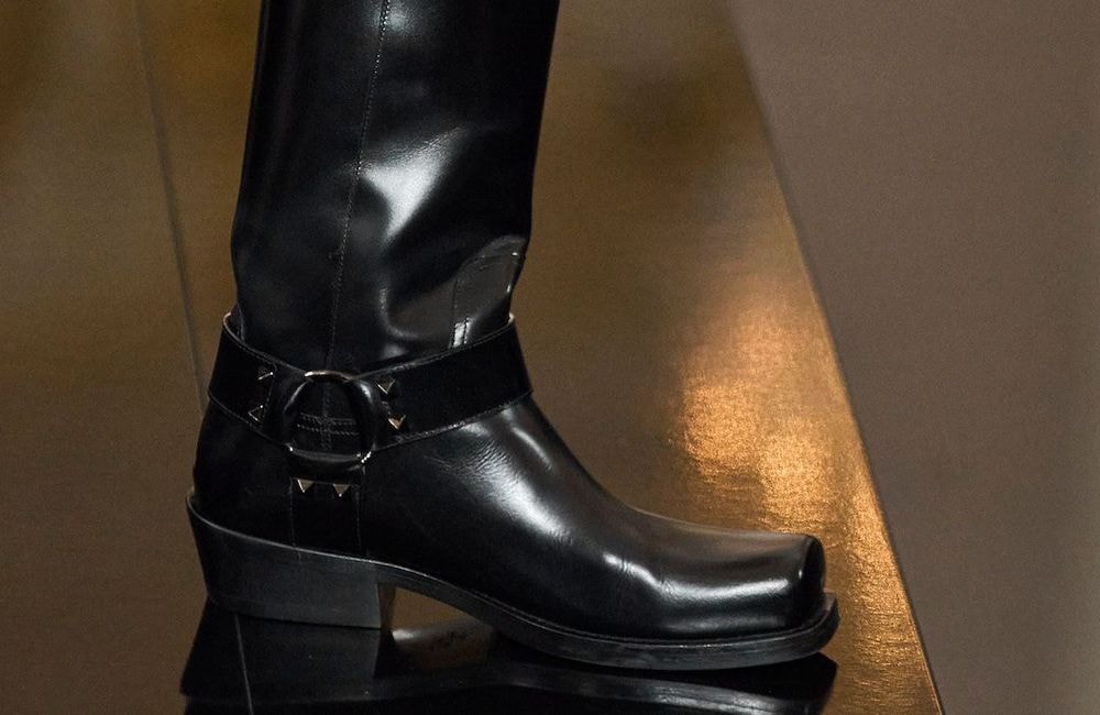 Fini le bout pointu, le carré s’invite sur nos chaussures