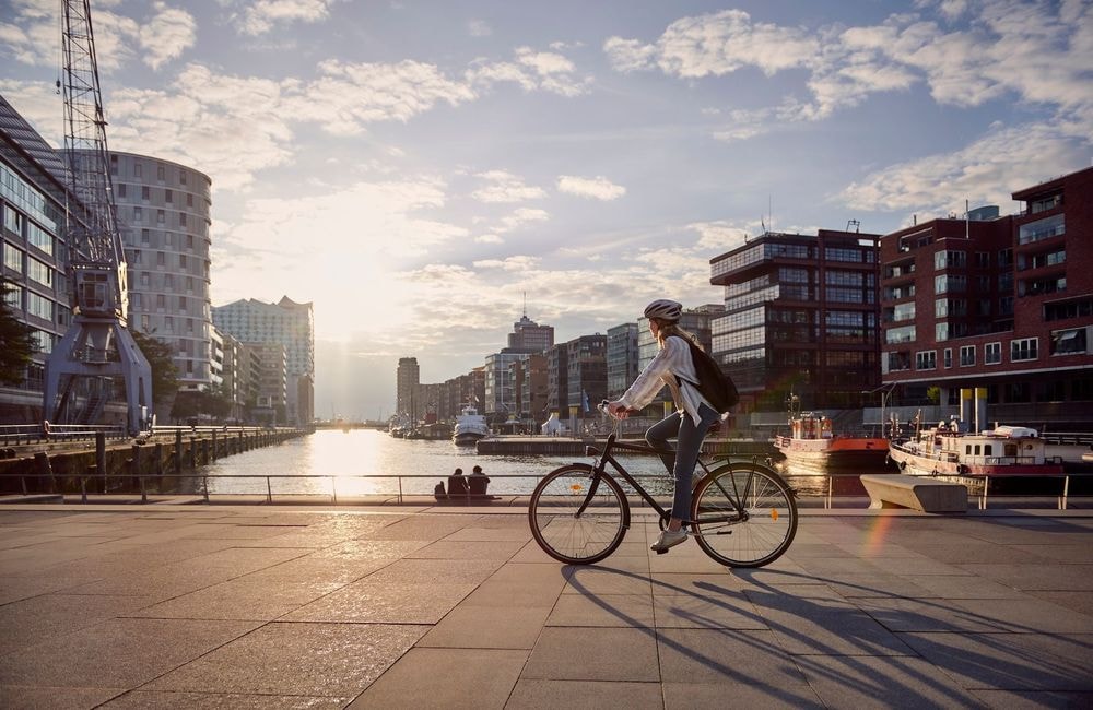 Moins de vitesse, plus de sécurité… Quelles sont les attentes des femmes à vélo ?