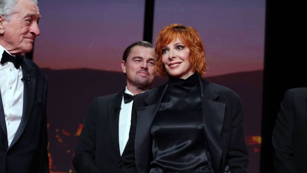 Mylène Farmer (63 ans) renoue avec la coiffure iconique qui a fait son succès sur le tapis rouge de Cannes