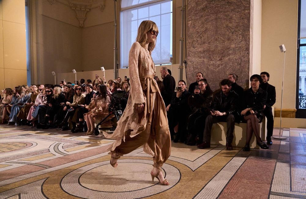 ELLE Debriefe – Fashion Week jour 7 & 8 : des collab’ virales, le sarouel remis au goût du jour…