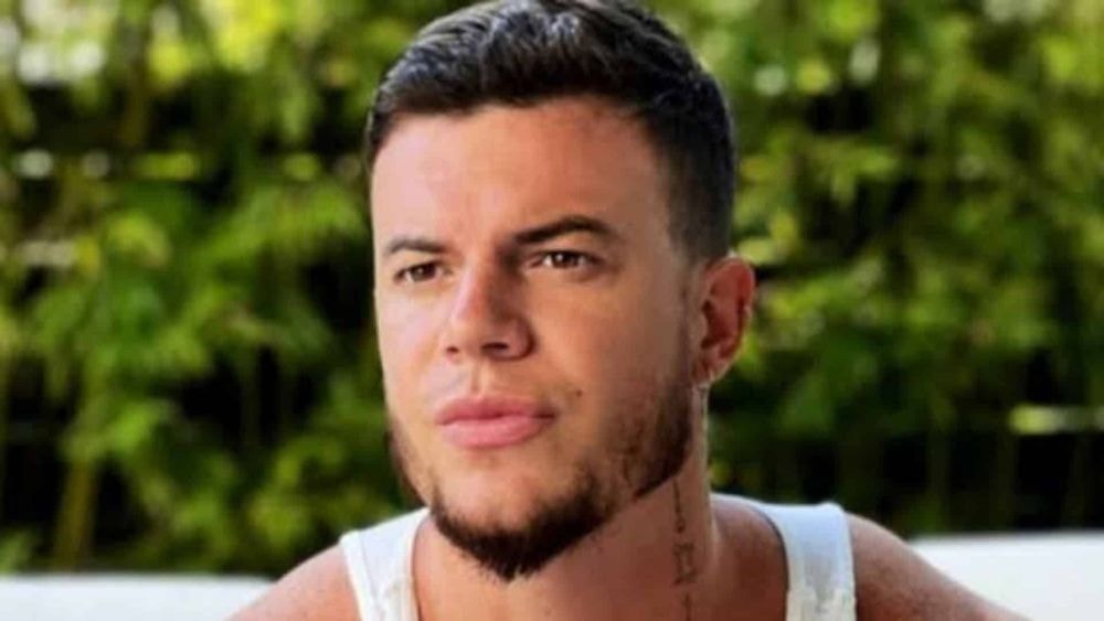 AD Laurent : son dernier show en boîte de nuit fait scandale, il s'explique !