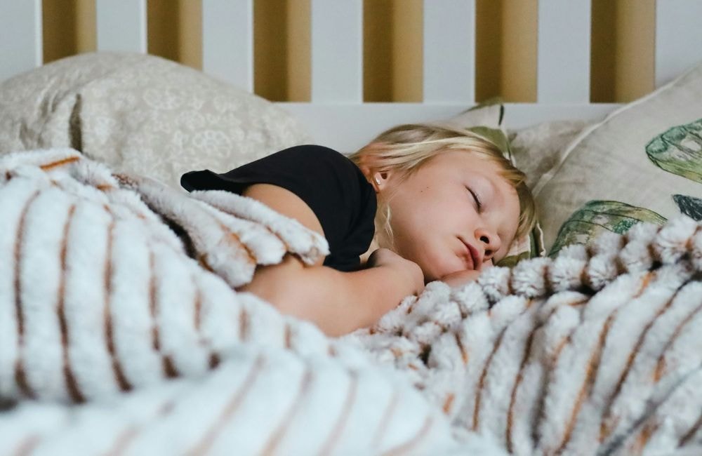 Terreurs nocturnes : 3 méthodes qui marchent pour aider son enfant à s'endormir sereinement