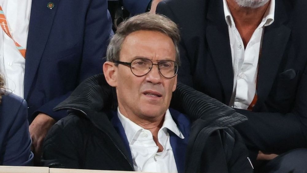“C’est bien qu’il ne soit pas à l’antenne” : Julien Courbet cash sur le sort réservé à Stéphane Plaza depuis sa condamnation
