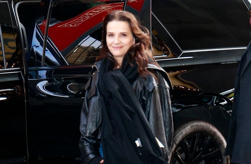 Juliette Binoche : on s’inspire de son style décontracté et chic