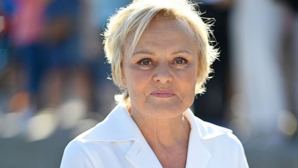 "Je n'ai pas d'enfant parce que comme je n'allais pas très bien quand j'étais jeune" : Muriel Robin revient sur un des plus gros drames de sa vie