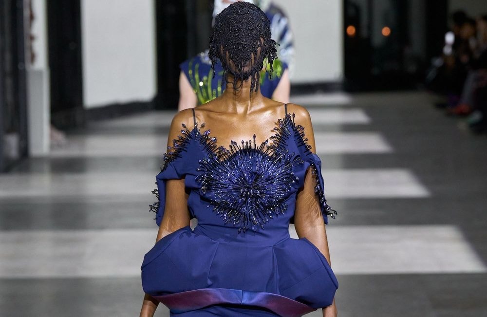 ELLE Débriefe – Semaine de la couture, Jour 4 : l’uniforme des J.O. s’offre une seconde vie