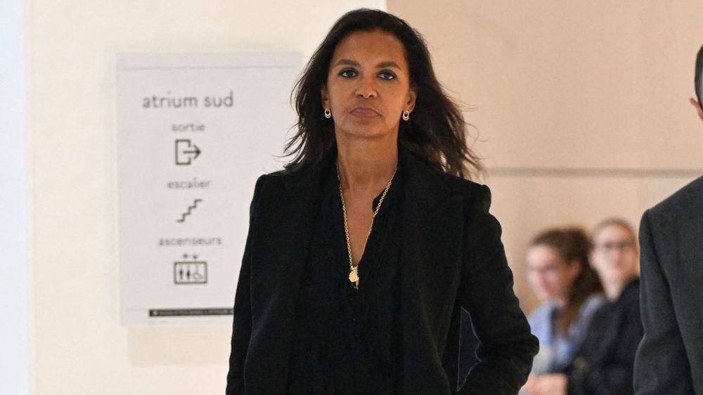 "C’est extrêmement flippant" : Karine Le Marchand suivie dans la rue par un passant