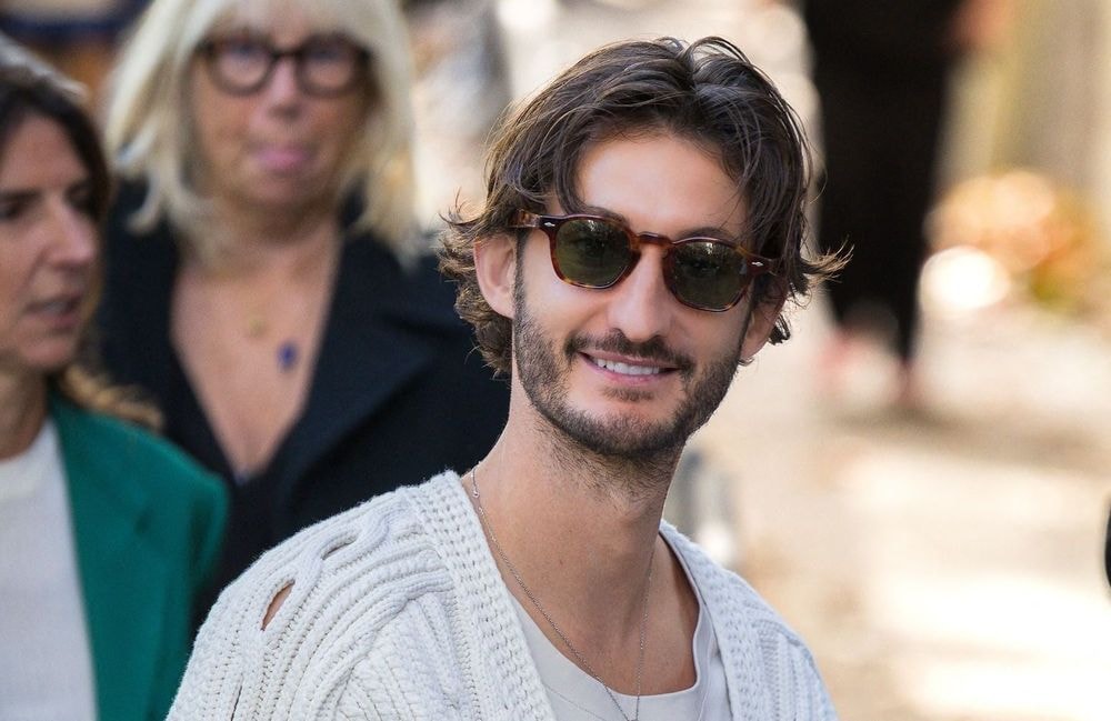 Pierre Niney se confie sur l’éducation de ses filles, inspirée de sa propre enfance