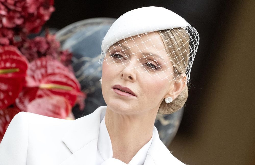 Charlène de Monaco adopte le chignon idéal pour accessoiriser sa coiffure lors d'un mariage civil
