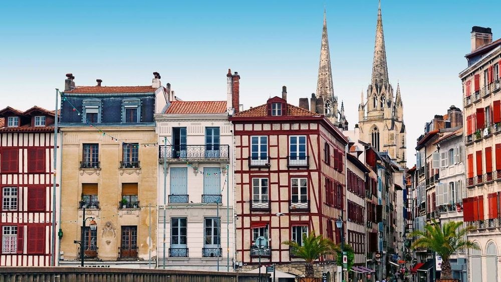Immobilier à Bayonne : stabilité des locations et hausse modérée des prix d'achat en janvier 2026