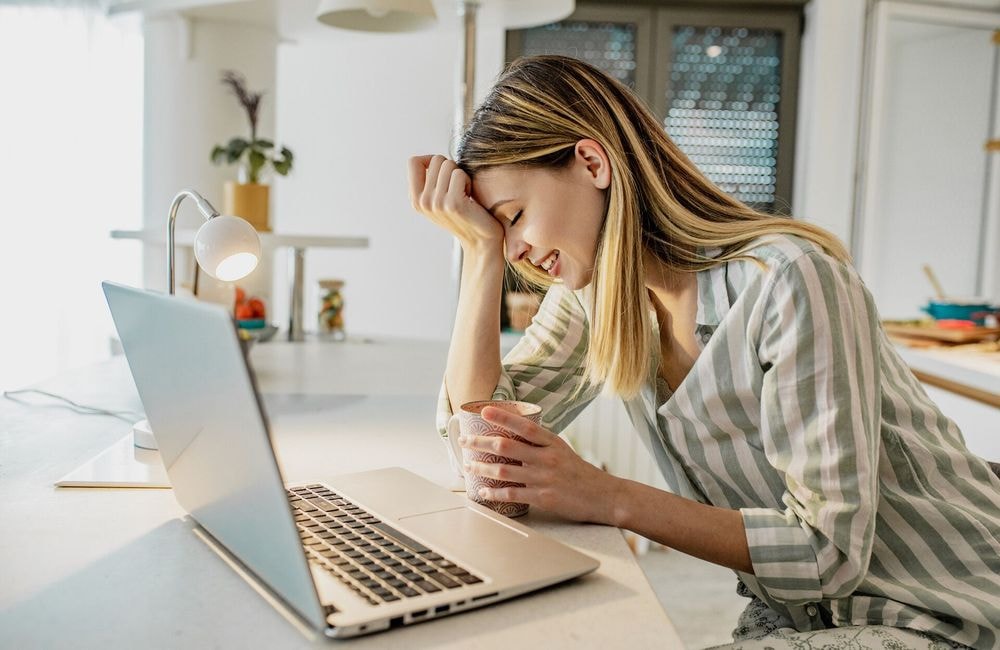 5 habitudes du quotidien qui sabotent (sans qu’on s’en rende compte) notre santé mentale