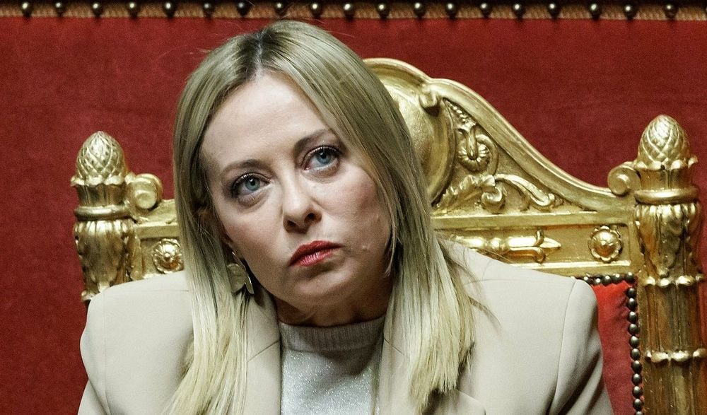 "Qui es-tu pour..." : Giorgia Meloni furax face à Emmanuel Macron, la cheffe d’État l'humilie en haussant le ton
