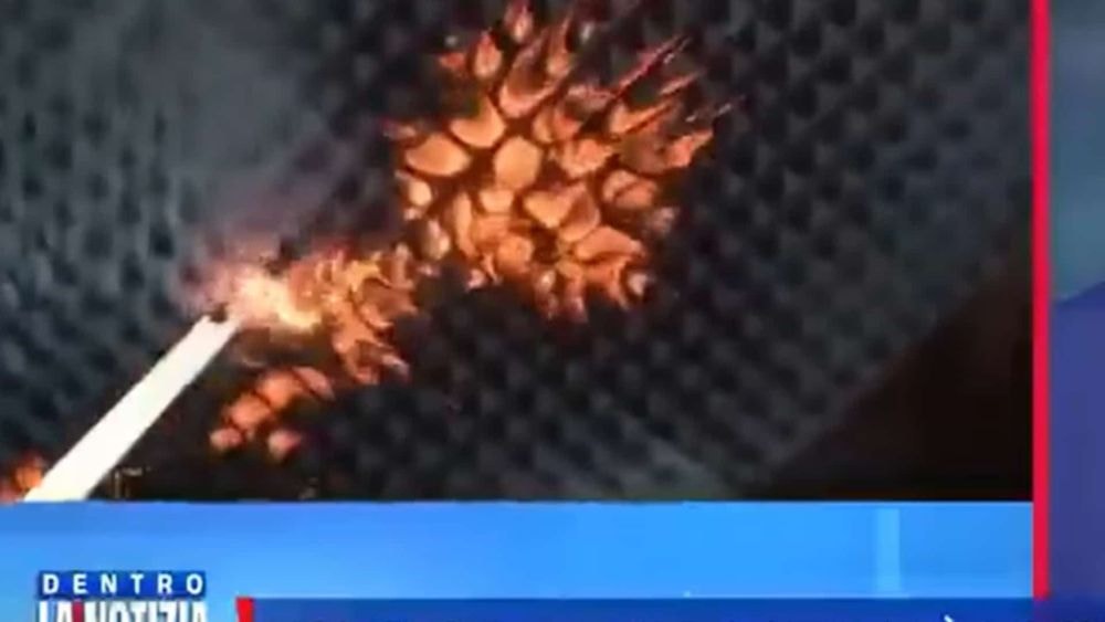 Incendie de Crans-Montana : la télévision italienne teste en direct l'inflammabilité de la mousse isolante du Constellation et c'est choquant !