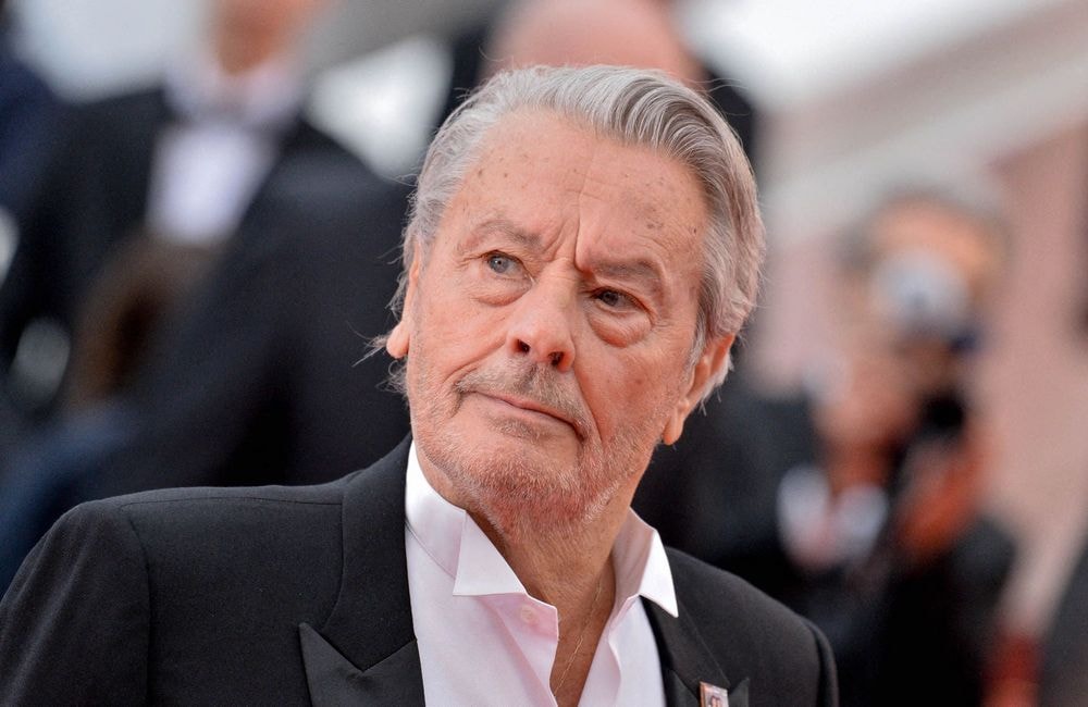 Alain Delon : une importante saisie d’armes à feu dans sa propriété de Douchy