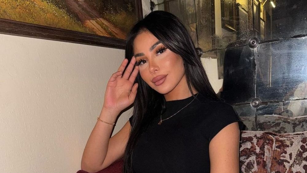 Maeva Ghennam : elle embrasse sa mère sur la bouche et choque la toile