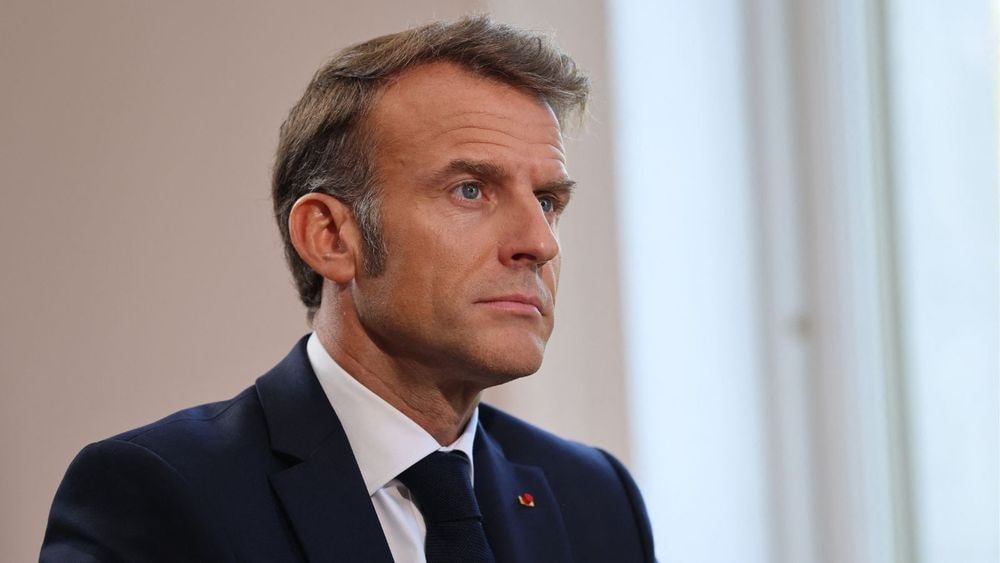 "Emmanuel Macron n’a pas dit un mot" : son silence sur le conflit israélo-palestinien enflamme CNews et fait bouillir sur le plateau