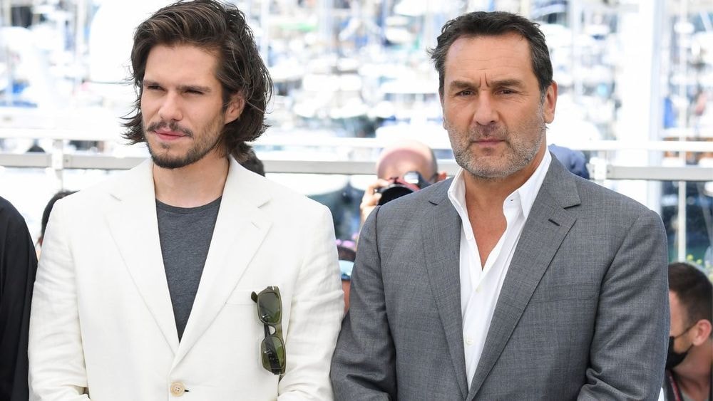Gilles Lellouche : « Elle le regarde comme… » cette confidence met mal à l’aise Adèle Exarchopoulos et François Civil