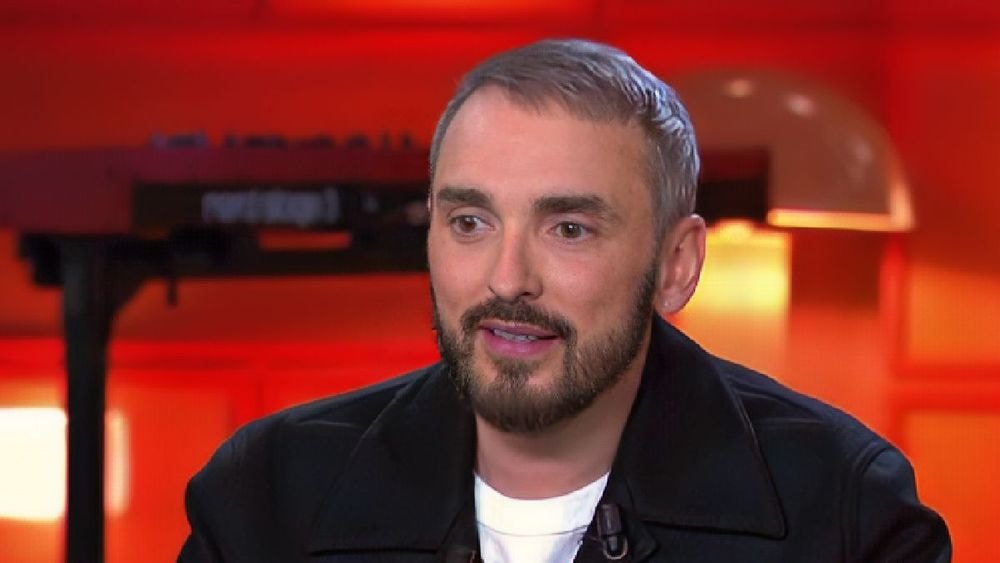 Christophe Willem surprend un fan à moitié nu dans son lit : « Il avait la…