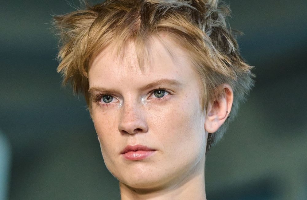 4 signes que votre coupe de cheveux ne vous va pas, selon un coiffeur