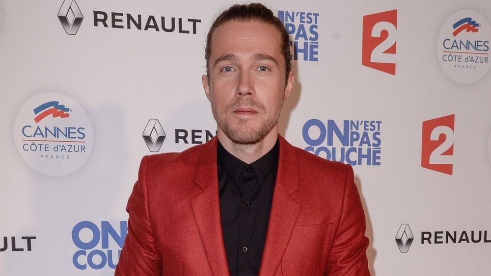 Julien Doré révèle un problème insolite à chaque entrée sur scène : "Personne ne le sait…"